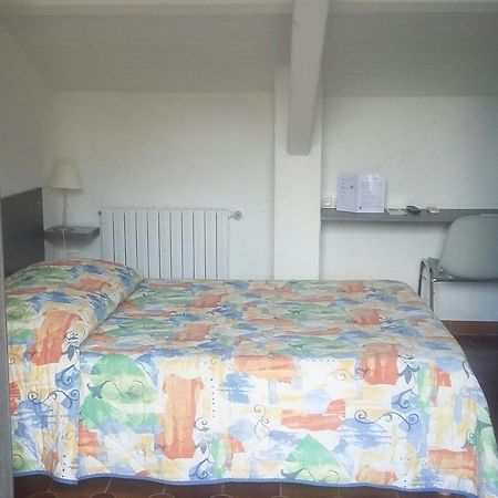 Hotel Restaurant Les 3 Chenes Frejus Luaran gambar