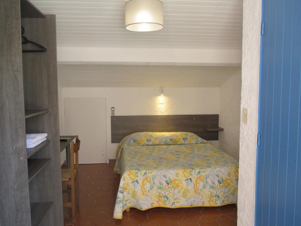Hotel Restaurant Les 3 Chenes Frejus Luaran gambar