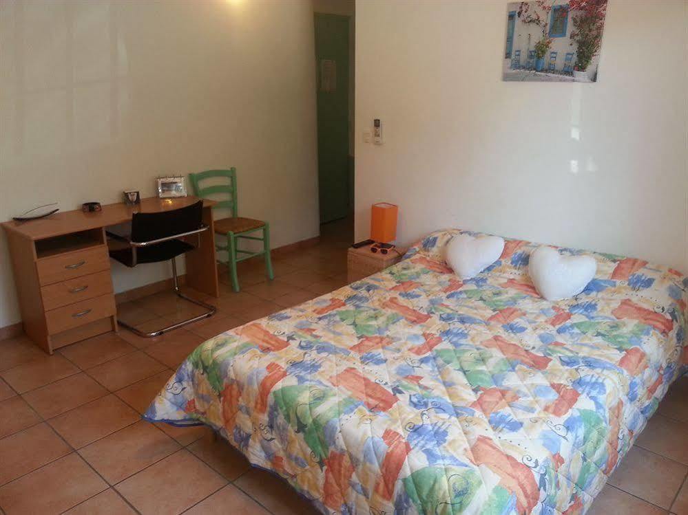 Hotel Restaurant Les 3 Chenes Frejus Luaran gambar