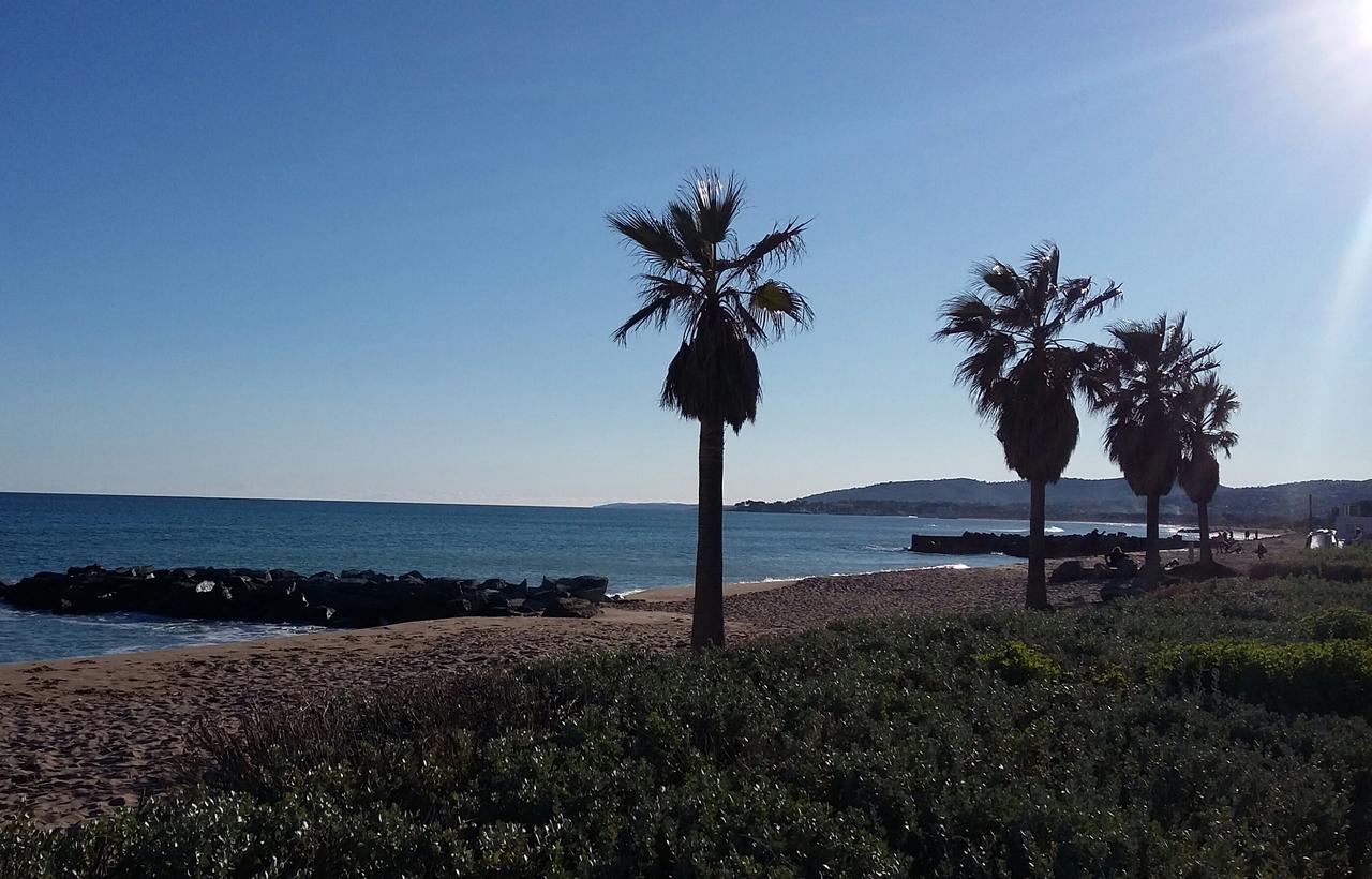 Hotel Restaurant Les 3 Chenes Frejus Luaran gambar