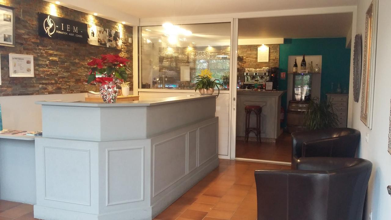 Hotel Restaurant Les 3 Chenes Frejus Luaran gambar